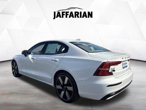 Crystal White Metallic 2024 Volvo S60 Recharge Plug-In Hybrid T8 Plus Dark Theme
