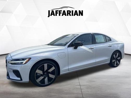Crystal White Metallic 2024 Volvo S60 Recharge Plug-In Hybrid T8 Plus Dark Theme