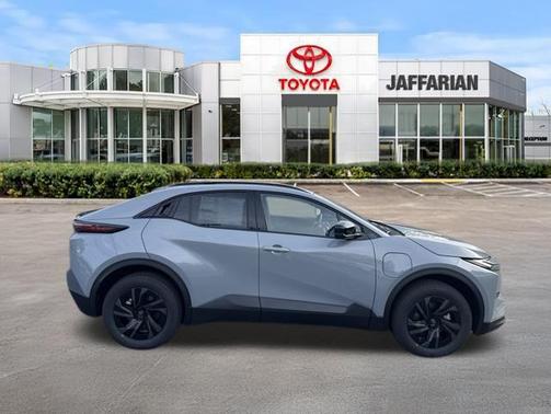 Cement 2026 Toyota C-HR SE