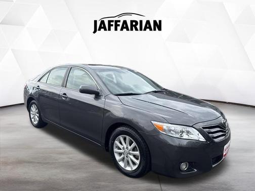 Magnetic Gray Metallic 2011 Toyota Camry XLE