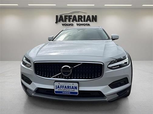 2025 Volvo V90 Cross Country B6 Plus
