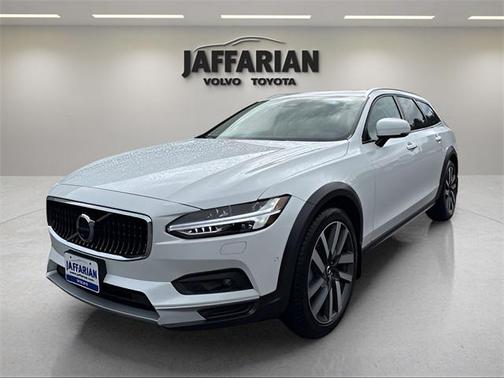 2025 Volvo V90 Cross Country B6 Plus