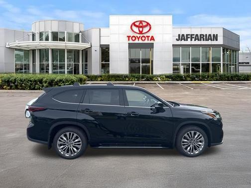 Midnight Black Metallic 2026 Toyota Highlander Platinum