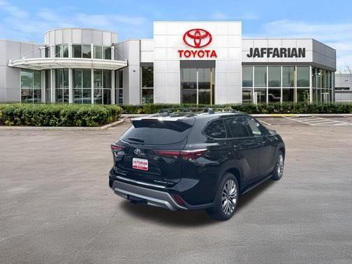 Midnight Black Metallic 2026 Toyota Highlander Platinum
