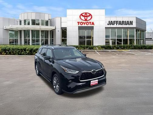 Midnight Black Metallic 2026 Toyota Highlander Platinum