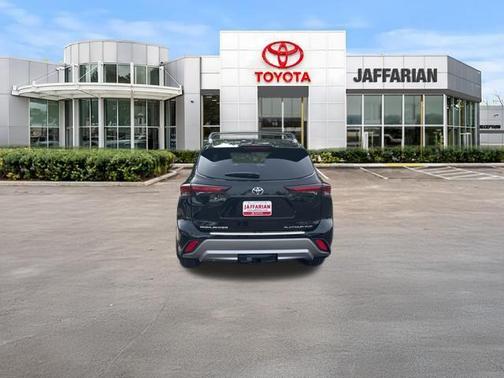 Midnight Black Metallic 2026 Toyota Highlander Platinum