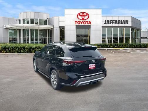 Midnight Black Metallic 2026 Toyota Highlander Platinum