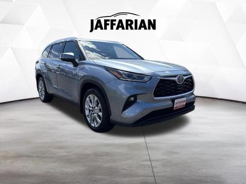 Moon Dust 2023 Toyota Highlander Hybrid Limited