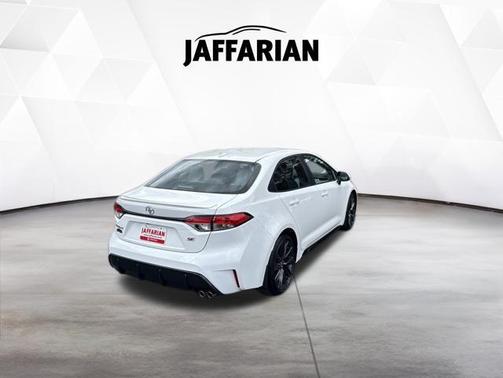 Ice Cap 2025 Toyota Corolla SE