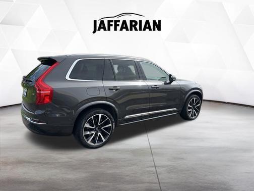 Platinum Grey Metallic 2023 Volvo XC90 B6 Plus 7-Seater