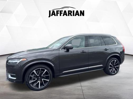 Platinum Grey Metallic 2023 Volvo XC90 B6 Plus 7-Seater
