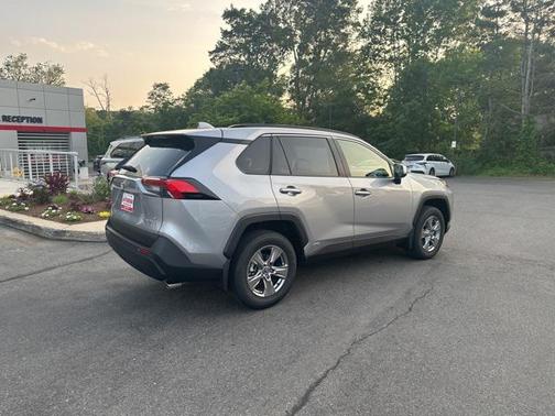 2025 Toyota RAV4 Hybrid LE