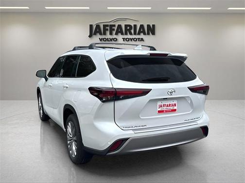 2025 Toyota Highlander Platinum