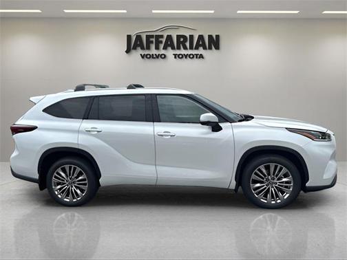 2025 Toyota Highlander Platinum