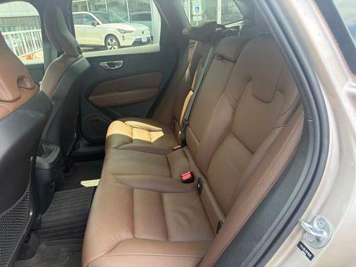 Bright Dusk Metallic 2024 Volvo XC60 B5 Plus Dark Theme