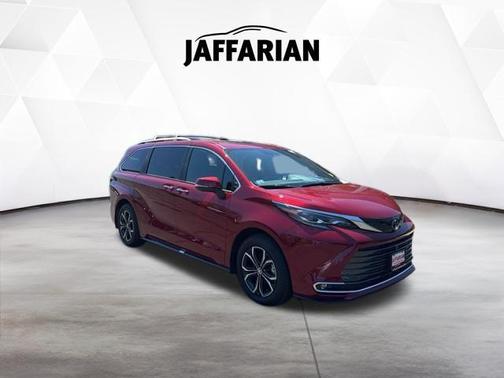 Ruby Flare Pearl 2025 Toyota Sienna Platinum