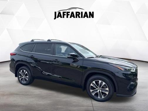 Midnight Black Metallic 2023 Toyota Highlander XLE
