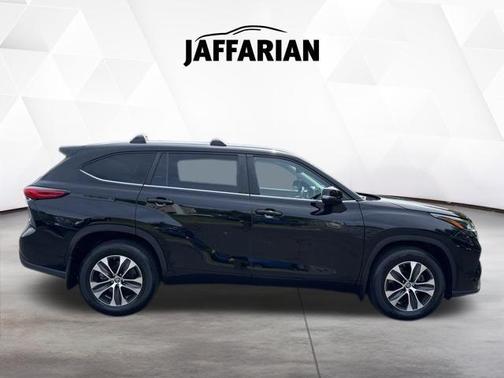 Midnight Black Metallic 2023 Toyota Highlander XLE