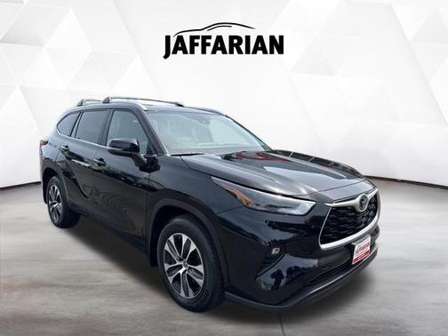 Midnight Black Metallic 2023 Toyota Highlander XLE