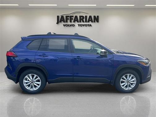 2025 Toyota Corolla Cross LE