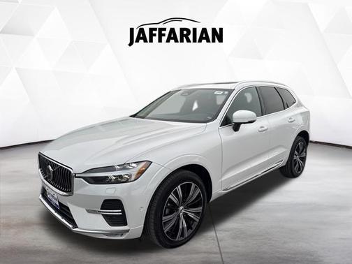 Crystal White Metallic 2023 Volvo XC60 B5 Plus Bright Theme