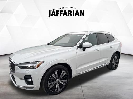 Crystal White Metallic 2023 Volvo XC60 B5 Plus Bright Theme