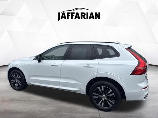 Crystal White Metallic 2024 Volvo XC60 B5 Core Dark Theme