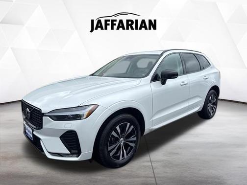 Crystal White Metallic 2024 Volvo XC60 B5 Core Dark Theme