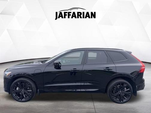 Onyx Black Metallic 2024 Volvo XC60 Recharge Plug-In Hybrid T8 Ultimate Black Edition