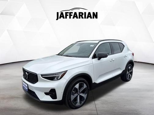 Crystal White 2025 Volvo XC40 B5 Plus Dark Theme