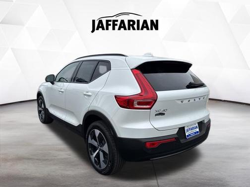 Crystal White 2025 Volvo XC40 B5 Plus Dark Theme