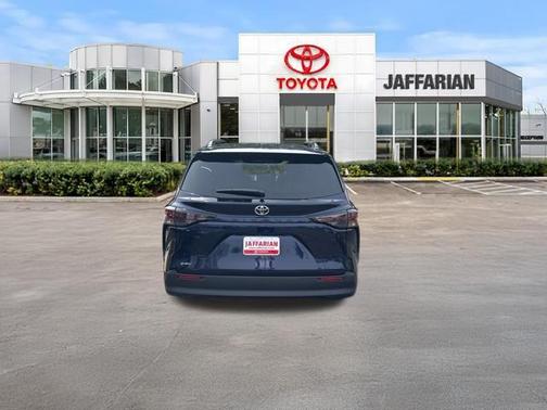 Blueprint 2026 Toyota Sienna LE