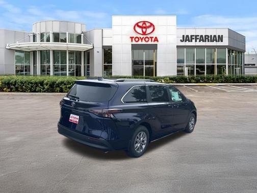 Blueprint 2026 Toyota Sienna LE