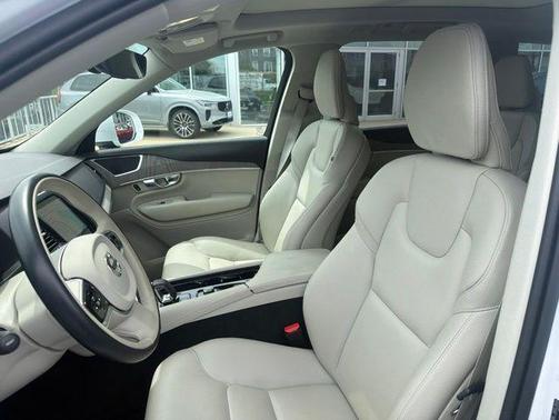 Crystal White Metallic 2024 Volvo XC90 Recharge Plug-In Hybrid T8 Plus Bright Theme 7-Seater