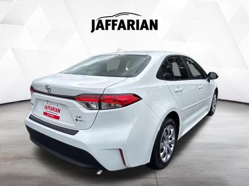 Ice 2026 Toyota Corolla Hybrid LE