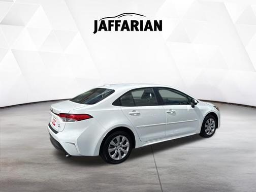 Ice 2026 Toyota Corolla Hybrid LE