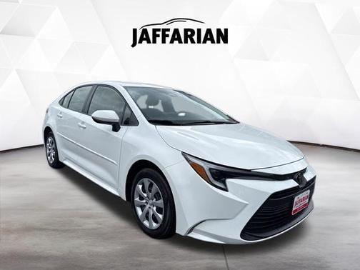 Ice 2026 Toyota Corolla Hybrid LE