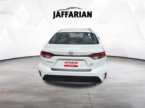 Ice 2026 Toyota Corolla Hybrid LE