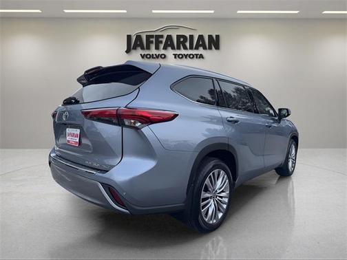2022 Toyota Highlander Platinum