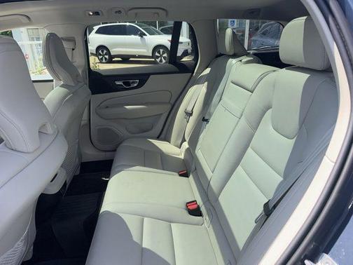 Denim Blue Metallic 2021 Volvo V60 Cross Country T5