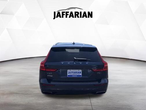 Denim Blue Metallic 2021 Volvo V60 Cross Country T5