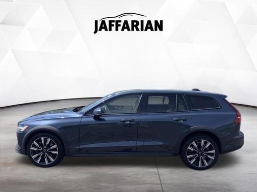 Denim Blue Metallic 2021 Volvo V60 Cross Country T5