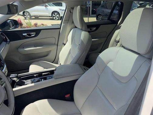 Denim Blue Metallic 2021 Volvo V60 Cross Country T5