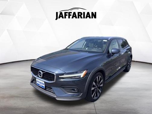 Denim Blue Metallic 2021 Volvo V60 Cross Country T5