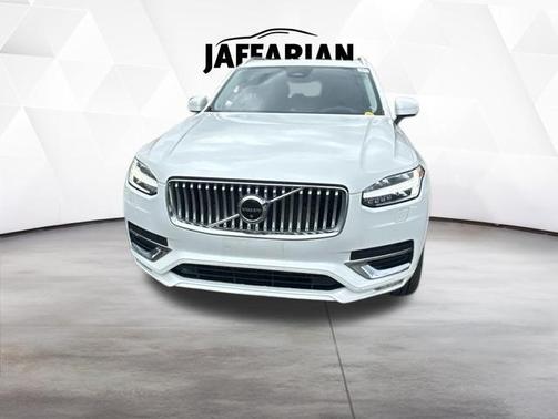 Crystal White Metallic 2023 Volvo XC90 B6 Ultimate 7-Seater
