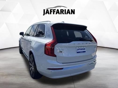 Crystal White Metallic 2023 Volvo XC90 B6 Ultimate 7-Seater