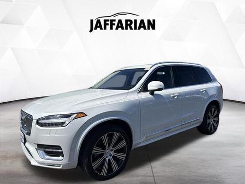 Crystal White Metallic 2023 Volvo XC90 B6 Ultimate 7-Seater