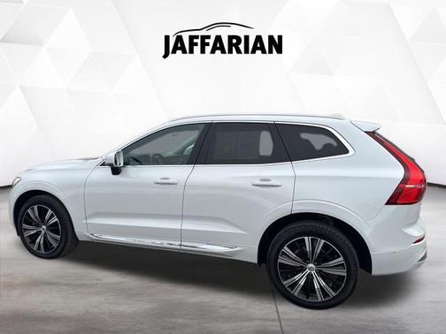 Crystal White Metallic 2023 Volvo XC60 B5 Plus Bright Theme