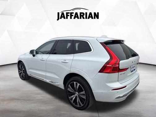 Crystal White Metallic 2023 Volvo XC60 B5 Plus Bright Theme