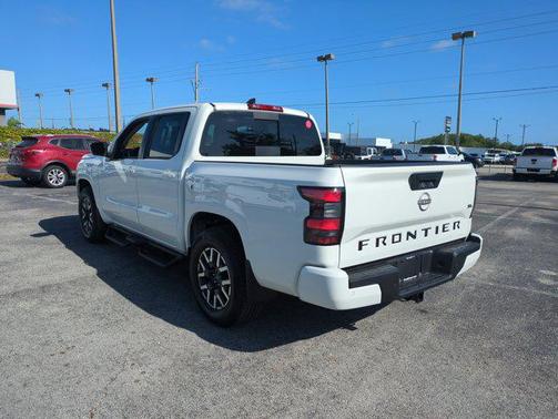 2024 Nissan Frontier SL